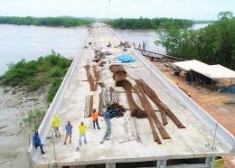 Obras da ponte sobre o Rio Pericumã, entre os municípios de Central do Maranhão e Bequimão, estão nas últimas etapas