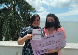 Gabriela Jerônimo e Ana Raquel receberam troféu, certificado de honra ao mérito e prêmio em dinheiro, no valor de dois mil reais