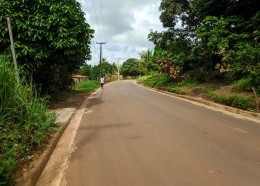 Estão sendo implantados mais de 7km de pavimentação asfáltica, beneficiando mais 3 mil famílias. (Foto: Divulgação)