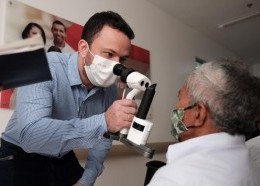 Foi realizada a triagem de pacientes para as cirurgias oftalmológicas que serão realizadas ainda este mês. (Foto: Divulgação)