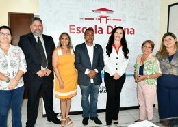 Secretária de Estado da Educação, Leuzinete Pereira da Silva, durante reunião com representantes da APAE-MA. (Foto: Lauro Vasconcelos)