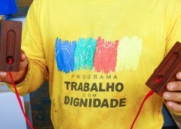 Curso de produção de matracas no sistema penitenciário