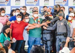 Governado também entregou uma viatura para a Polícia Militar do Maranhão (Foto: Karlos Gêromy)