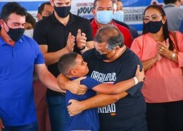 O pequeno Guilherme Calebe cantou para recepcionar o governador