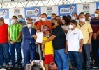 O momento também foi marcado com a entrega de títulos de propriedade de terra a 250 famílias. (Foto: Handson Chagas)